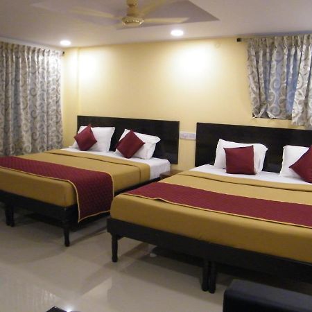 The White House Residency Chennai Exterior photo