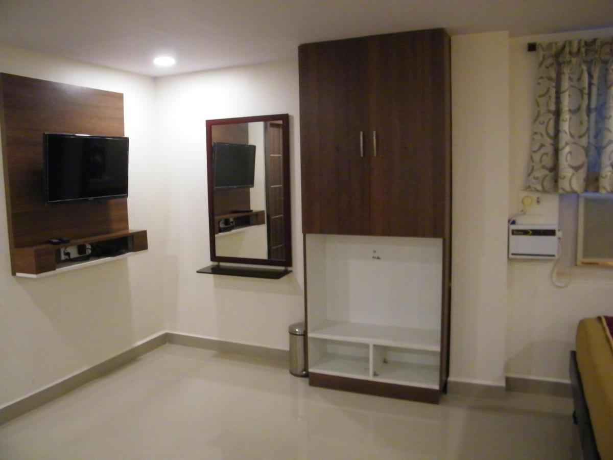 The White House Residency Chennai Exterior photo