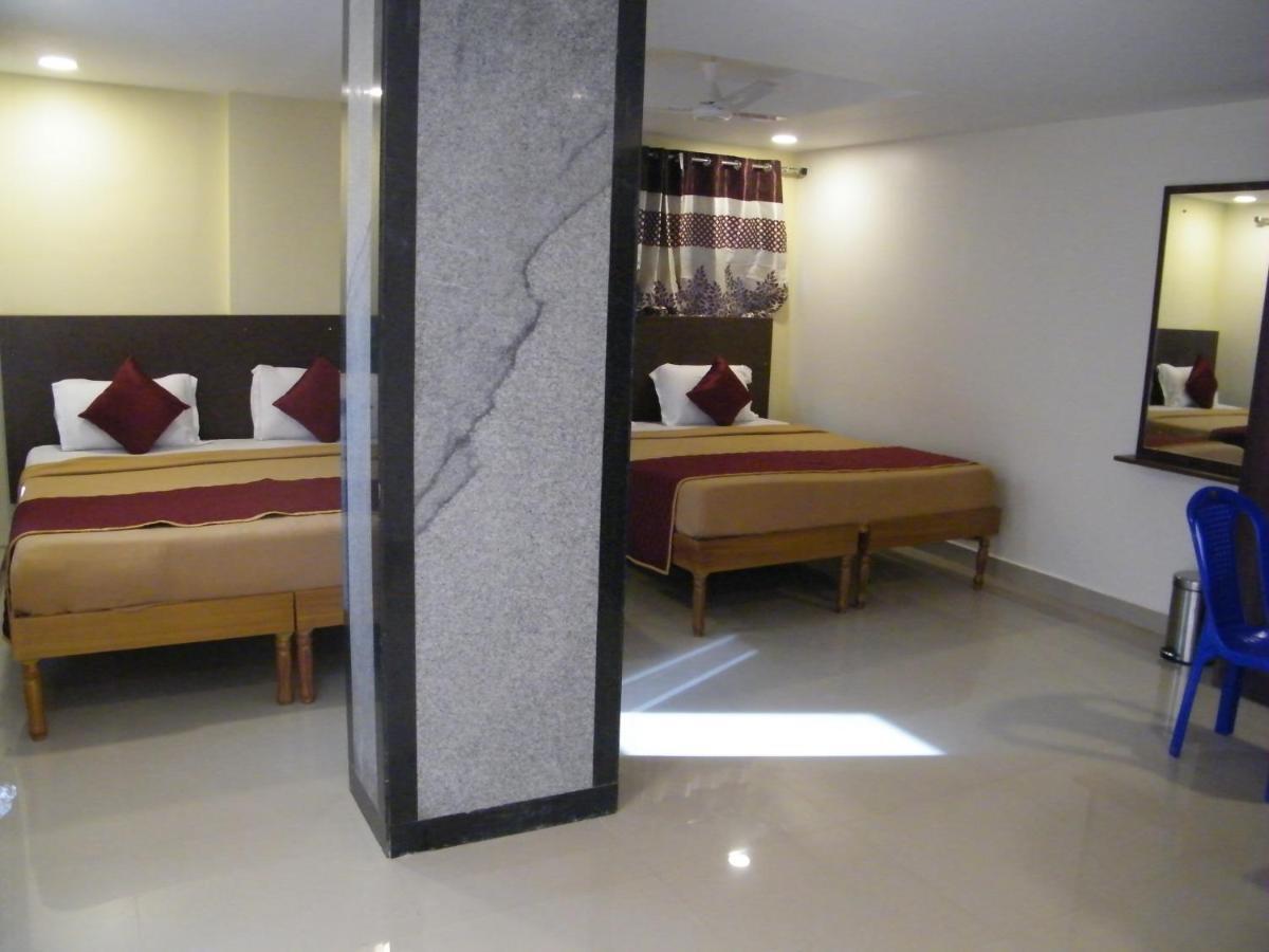 The White House Residency Chennai Exterior photo