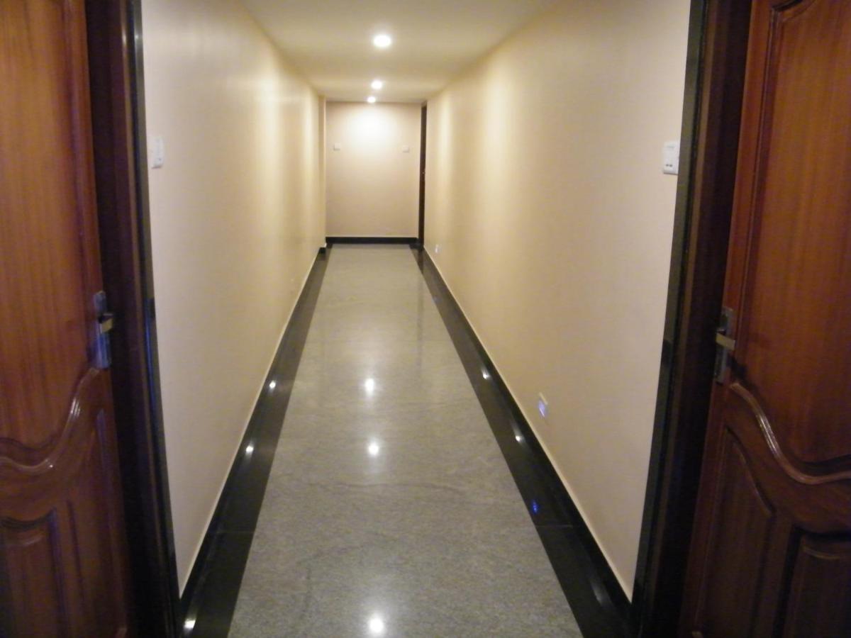 The White House Residency Chennai Exterior photo