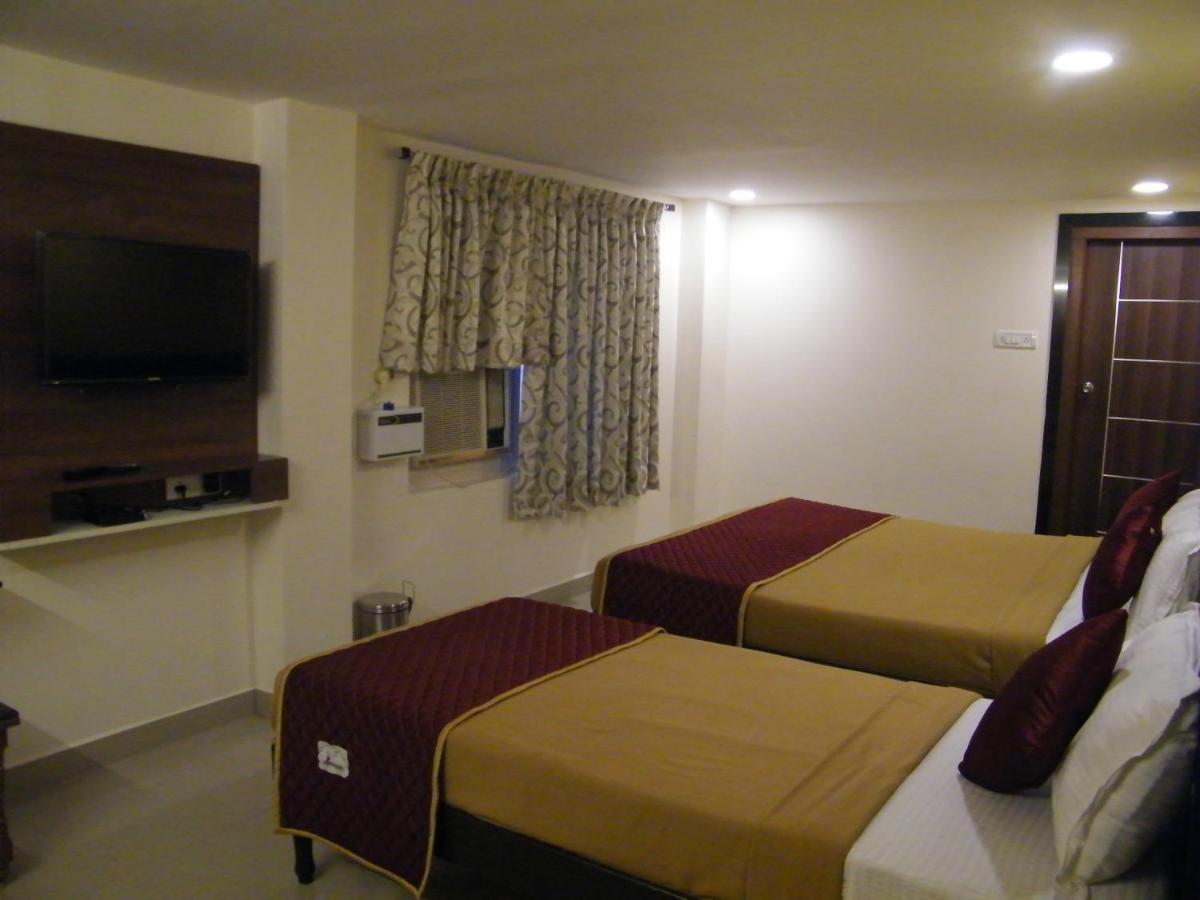 The White House Residency Chennai Exterior photo