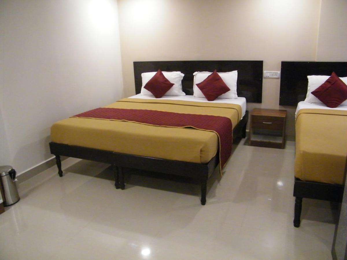 The White House Residency Chennai Exterior photo
